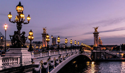 El famoso puente de París Pont alexandre al atardecer