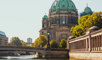 in Berlin ein Fluss beim Parlament