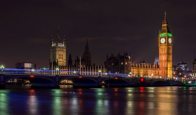 London in der Nacht mit viel beleuchtung