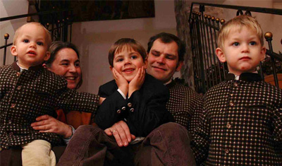 Elisabeth mit Mann und ihren 3 Kindern