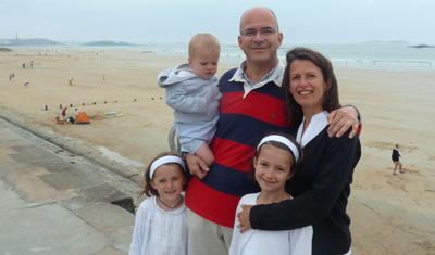 Sandra et sa famille sont à la plage