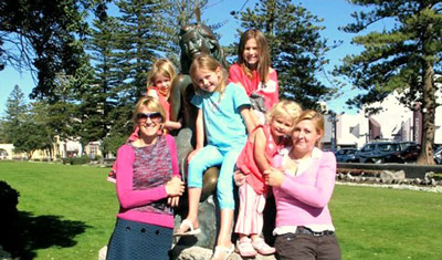 Leonie with her kiwi host family