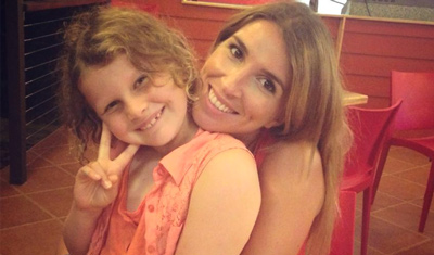 Michela con il suo bambino alla pari