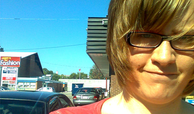 Silvanna in Kanada mit Brille