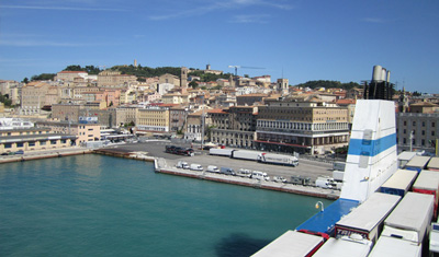 Italienische Stadt am Meer