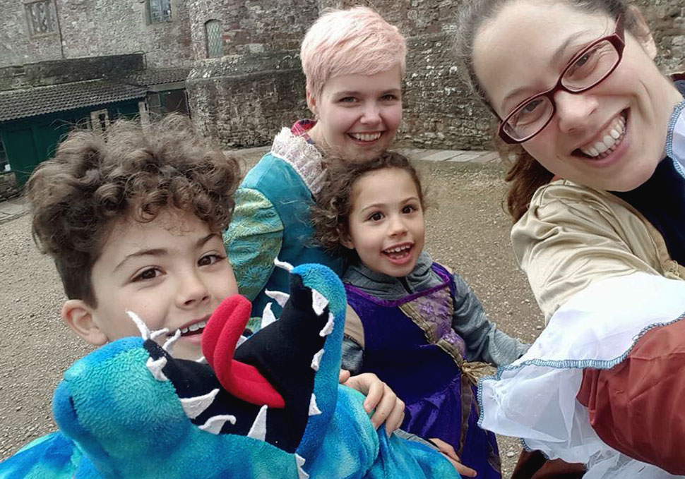 Au-pair Maartje s'amusant avec ses enfants d'accueil