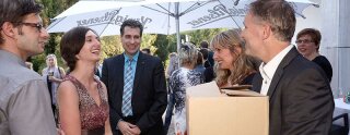 Ann-Kristin parle avec des invités